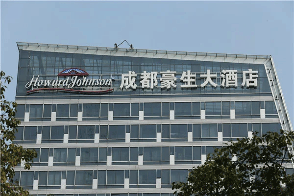 一平方米樓頂發(fā)光字制作安裝的費用有哪些？