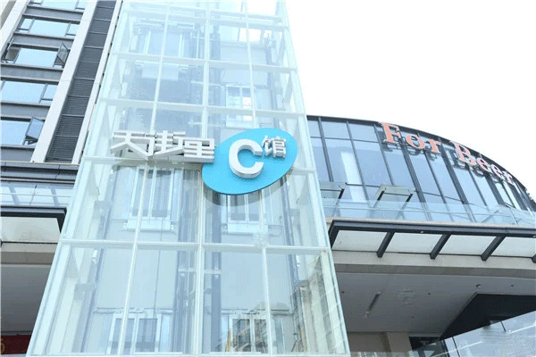 一平方米樓頂發(fā)光字制作安裝的費用有哪些？