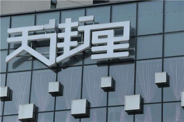 一平方米樓頂發(fā)光字制作安裝的費用有哪些？
